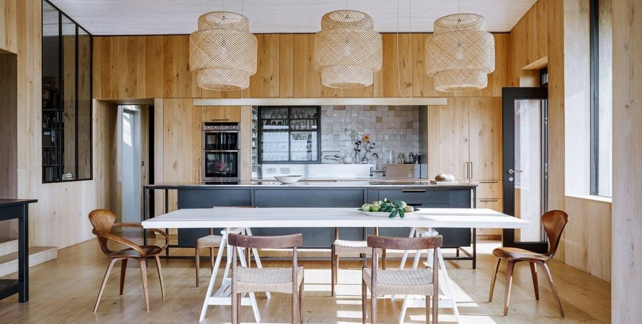 Μια sustainable rustic κατοικία στην Αγγλία που γοητεύει με το natural design της