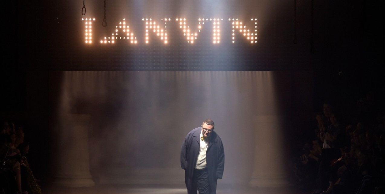 Alber Elbaz: Ο εκκεντρικός μόδιστρος έφυγε από τη ζωή στα 59 του χρόνια 