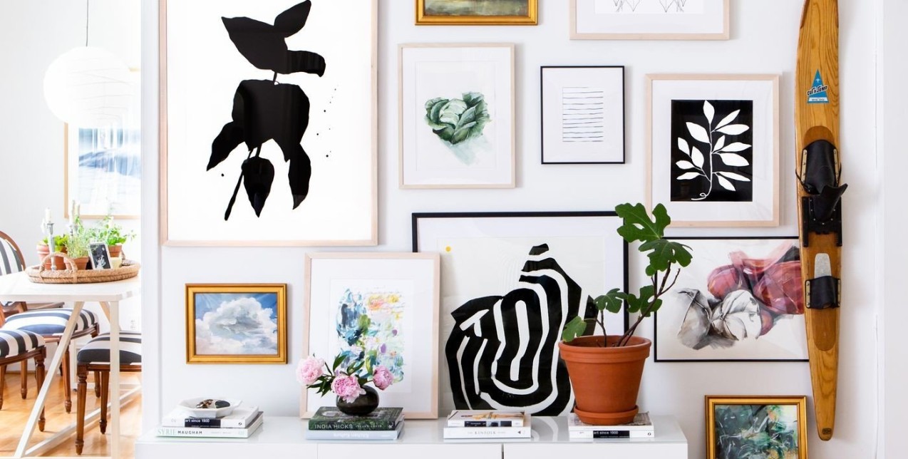 Πώς να διακοσμήσετε τον κενό λευκό τοίχο της κατοικίας σας τώρα την άνοιξη