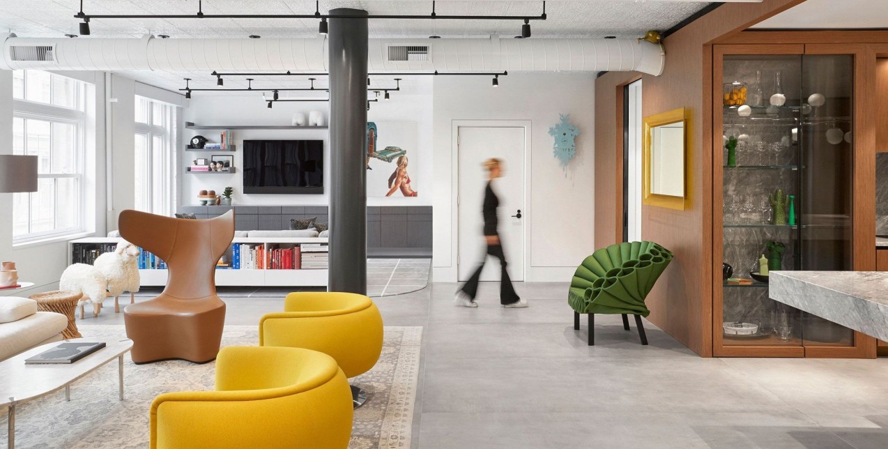 Ένα industrial loft στη Νέα Υόρκη που συνδυάζει την τέχνη με τον σύγχρονο μινιμαλισμό