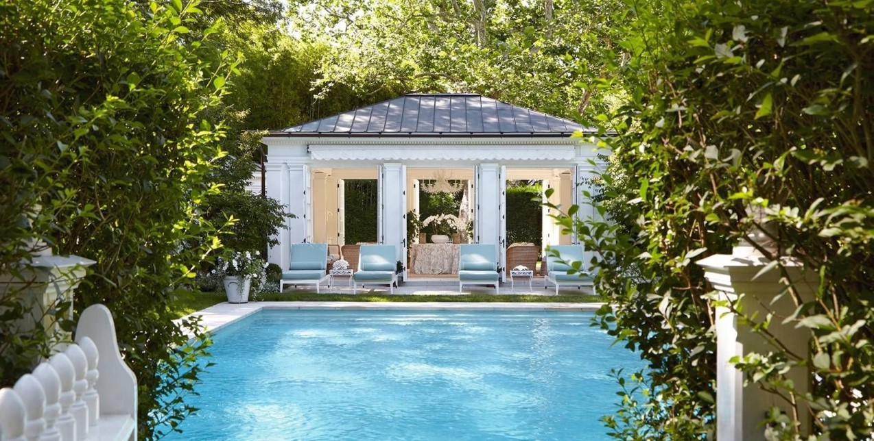 Μέσα στην υπέροχη εξοχική κατοικία της Aerin Lauder που γίνεται «ένα» με το φυσικό τοπίο