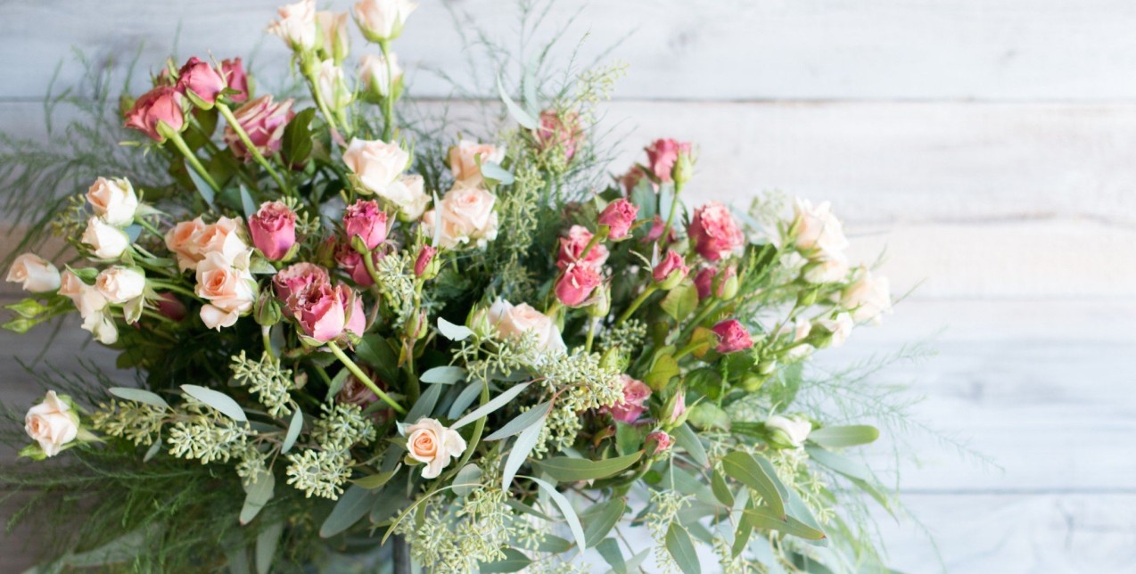 6 ξεχωριστές ιδέες για να δημιουργήσετε το πιο εντυπωσιακό μαγιάτικο στεφάνι