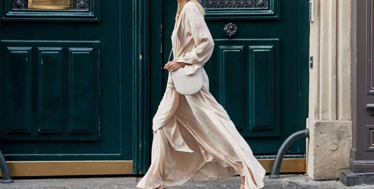 Αυτό είναι το χρώμα που θα αναδείξει την ηλιοκαμένη σας επιδερμίδα