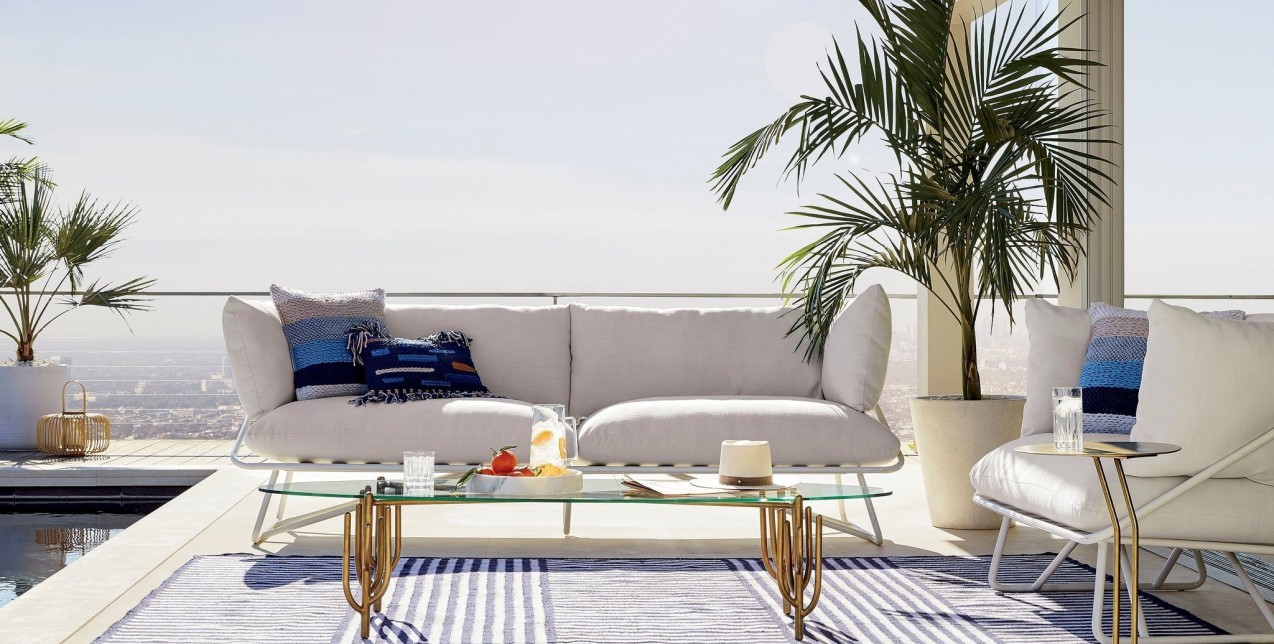 Έχετε μικρό μπαλκόνι; 5 design hacks που θα το κάνουν να φαίνεται μεγαλύτερο