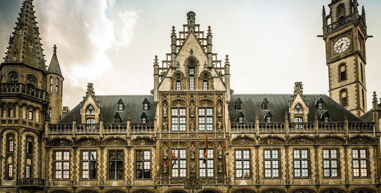 Ένα παλιό ταχυδρομείο στη Γάνδη μεταμορφώθηκε σε υπέροχο ξενοδοχείο