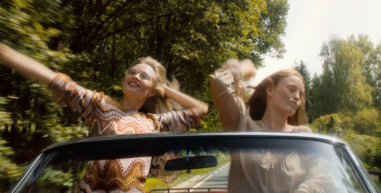 Μια νέα συνεργασία σας ταξιδεύει στα bohemian 70's