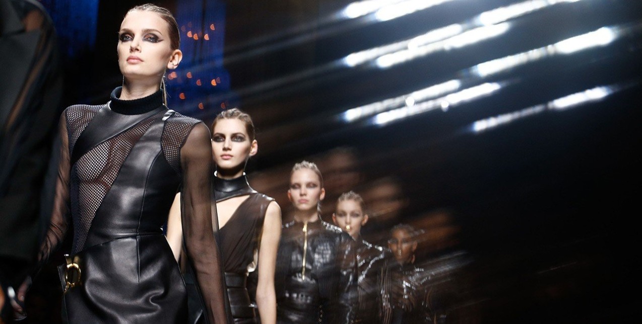 Here comes the Matrix look: Η τάση της σεζόν