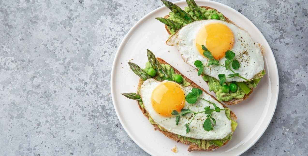 Healthy brunch: 3 υγιεινές συνταγές για πρωινό με λιγότερες από 300 θερμίδες