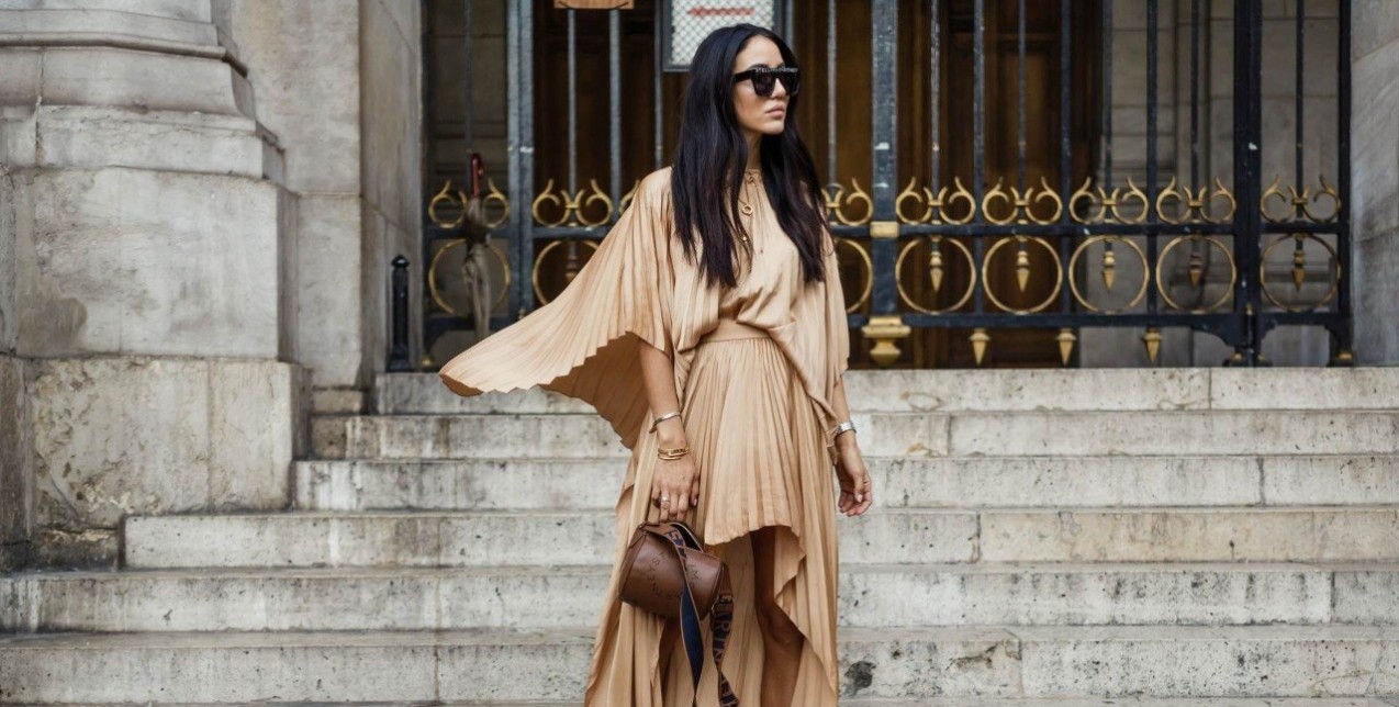 Tα fashion items που θα κάνουν αντίθεση με την ηλιοκαμένη σας επιδερμίδα