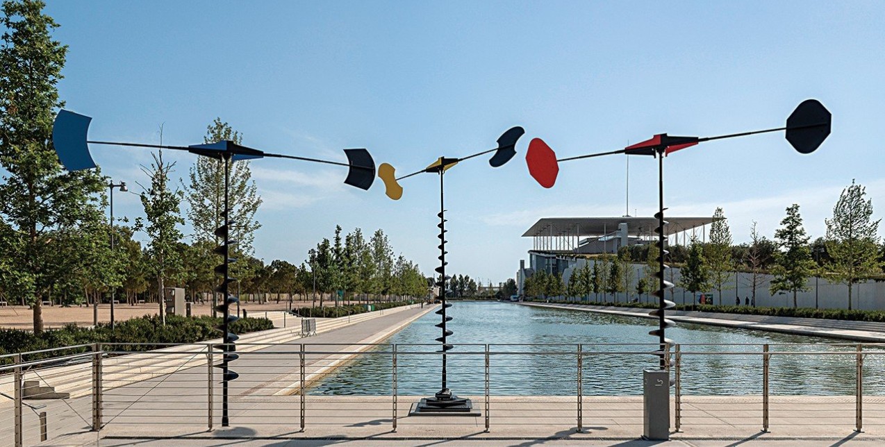 Τέχνη στο Φως: Δείτε τη νέα έκθεση του διεθνούς αναγνωρισμένου έλληνα καλλιτέχνη «Takis: Κόσμος σε Kίνηση» 