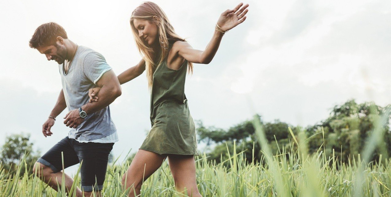 Γνωρίζουμε τη new age εκδοχή των ερωτικών μας σχέσεων μέσα από τη ματιά μιας ψυχολόγου 