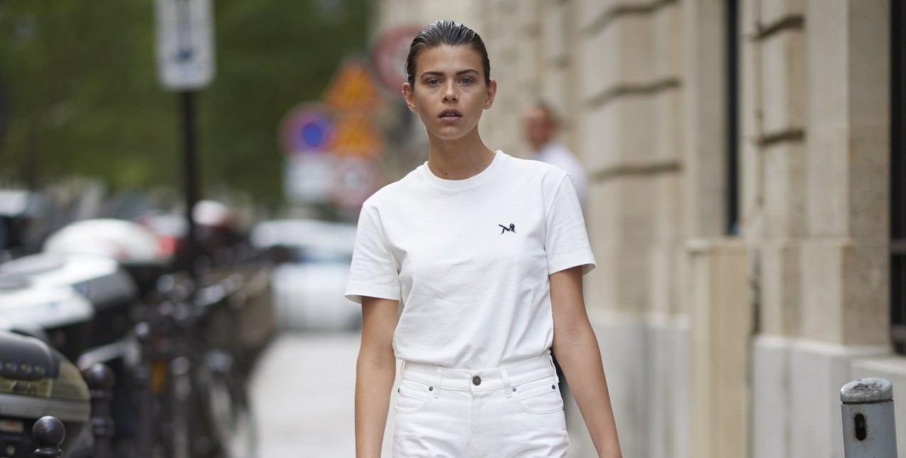 Τα λευκά τζιν είναι τάση κι μ' αυτά τα σχέδια θα τα απογειώσετε 