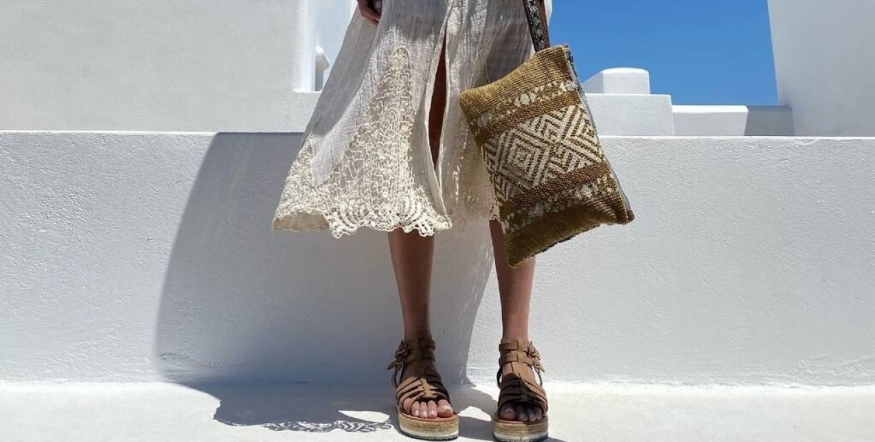 Beach Essentials: 13+1 stylish bags που μπορείτε να κρατήσετε και στην παραλία 