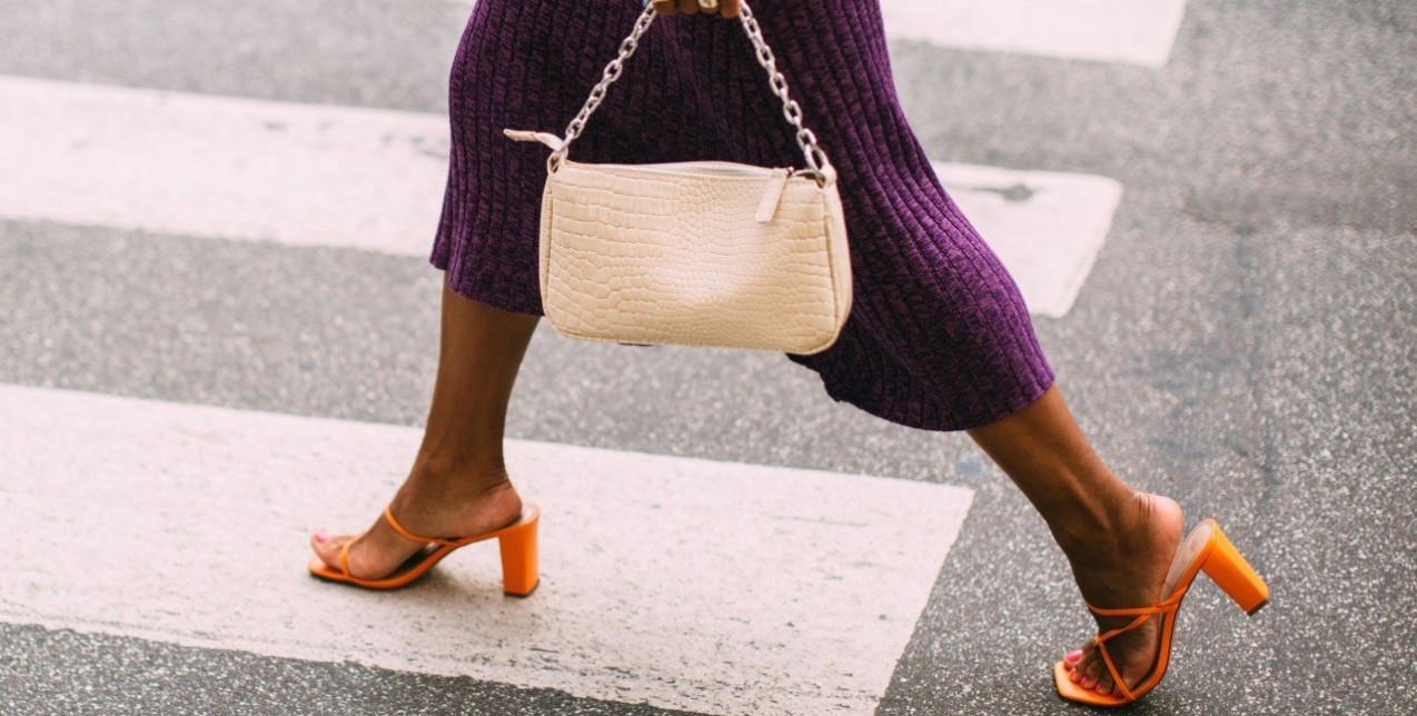 Lift your mood: 14 πολύχρωμα αξεσουάρ για τις πιο positive εμφανίσεις