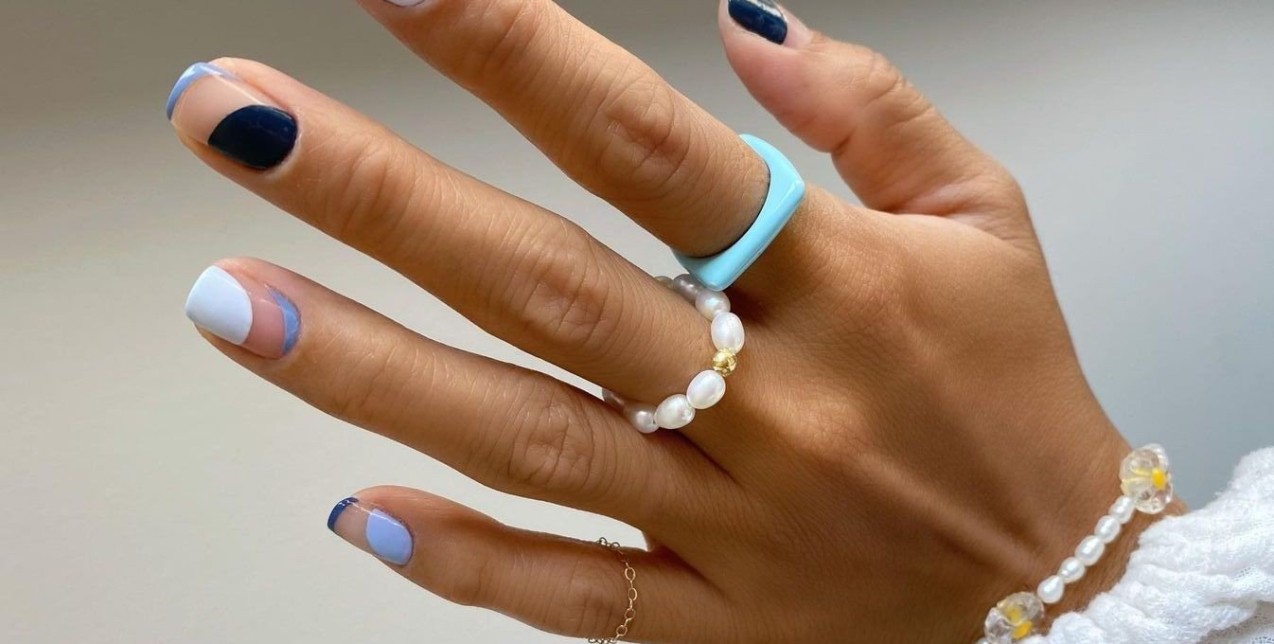 August mani: 6 καλοκαιρινές προτάσεις για τέλεια νύχια 
