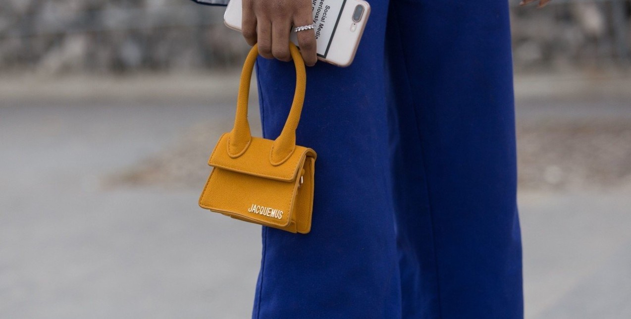 Mini bags: Τα σχέδια που επιλέγουμε για το φετινό φθινόπωρο 
