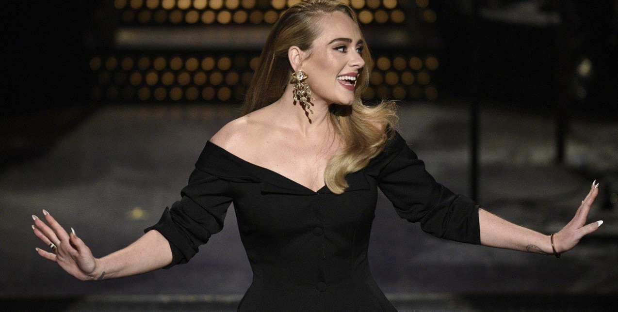 Adele: Γράφει ιστορία πρωταγωνιστώντας στα εξώφυλλα της βρετανικής & αμερικάνικης Vogue ταυτόχρονα