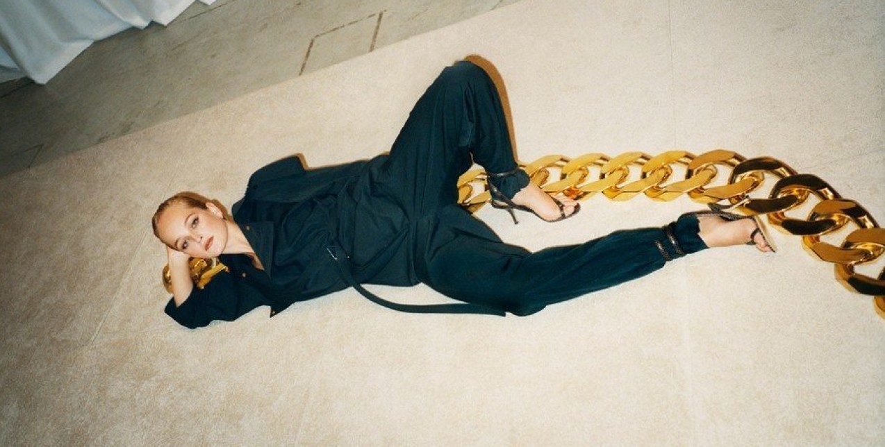 Οι χρυσές αλυσίδες που πηγαίνουν με κάθε σύνολό μας