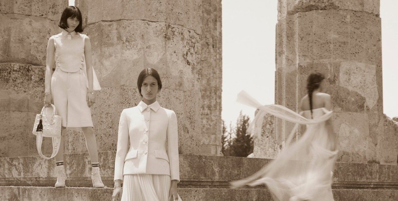 Dior Cruise 2022: H Maria Grazia Chiuri εξυμνεί την ομορφιά της ελληνικής μυθολογίας 