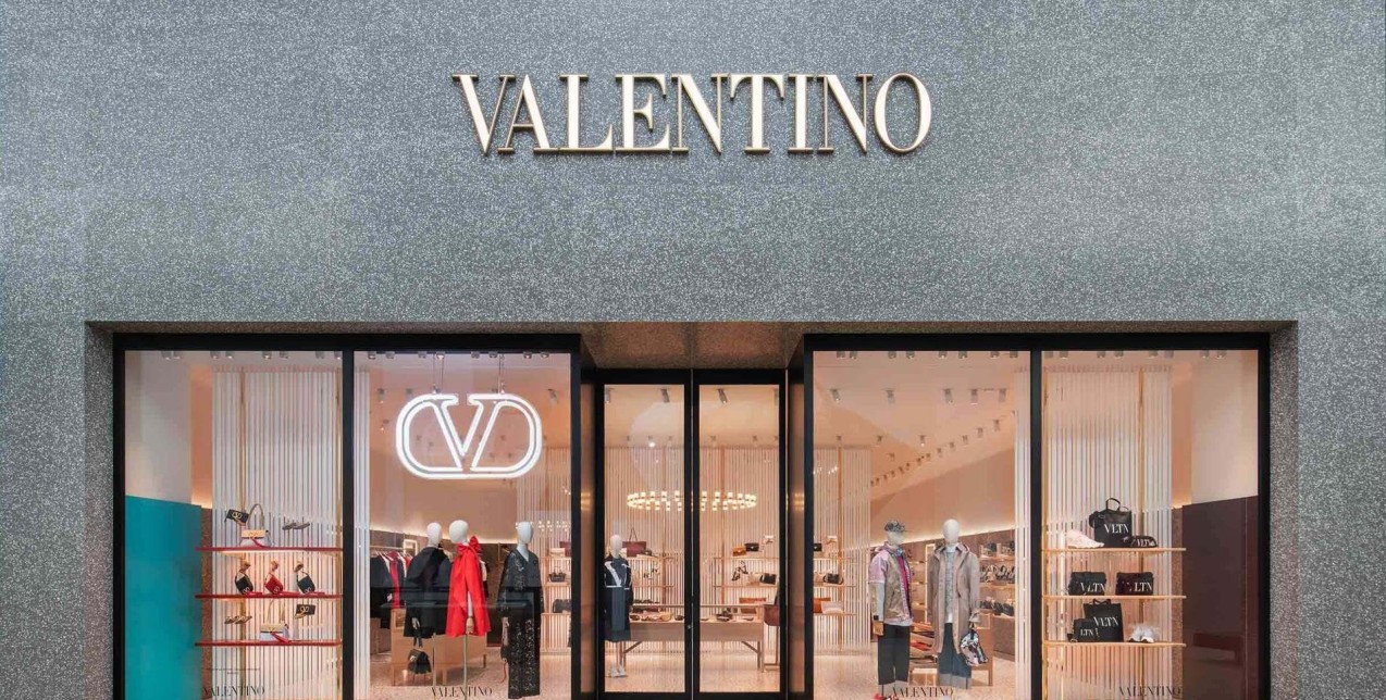 Vintage shopping: Ο οίκος Valentino λέει ένα μεγάλο «ναι» κι ο κόσμος της μόδας μπαίνει σε μία νέα εποχή 