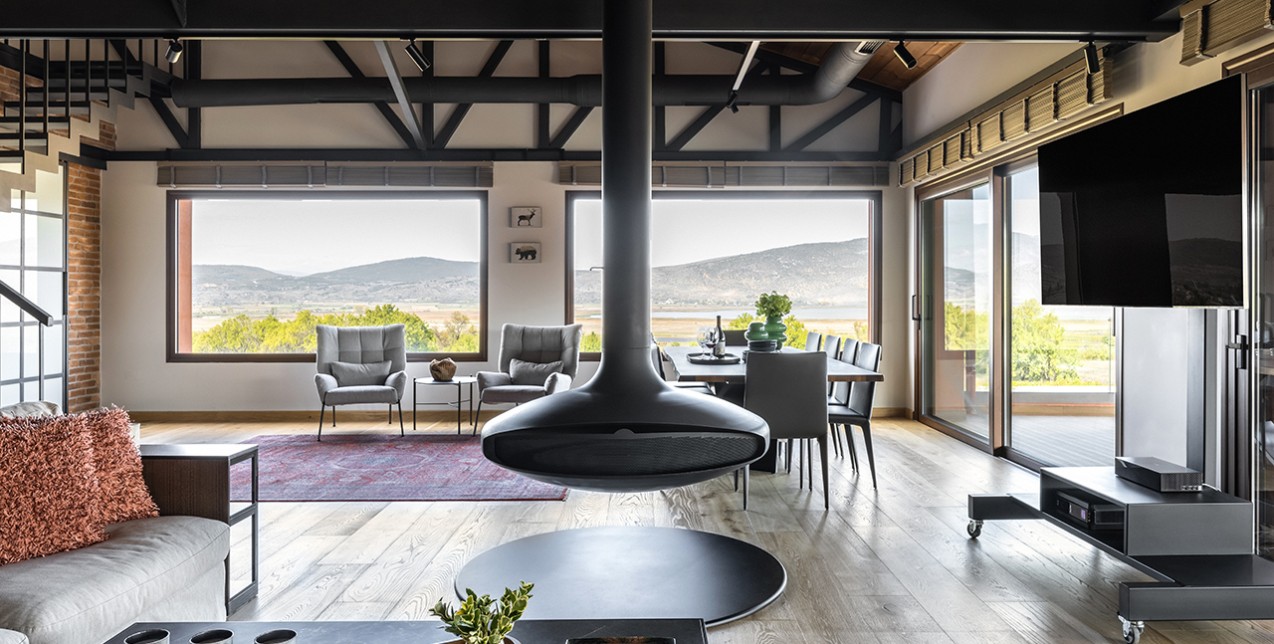 Νεοϋορκέζικη αύρα σε έναν αποθηκευτικό χώρο που μετατράπηκε σε εντυπωσιακό loft στη Βόρεια Ελλάδα