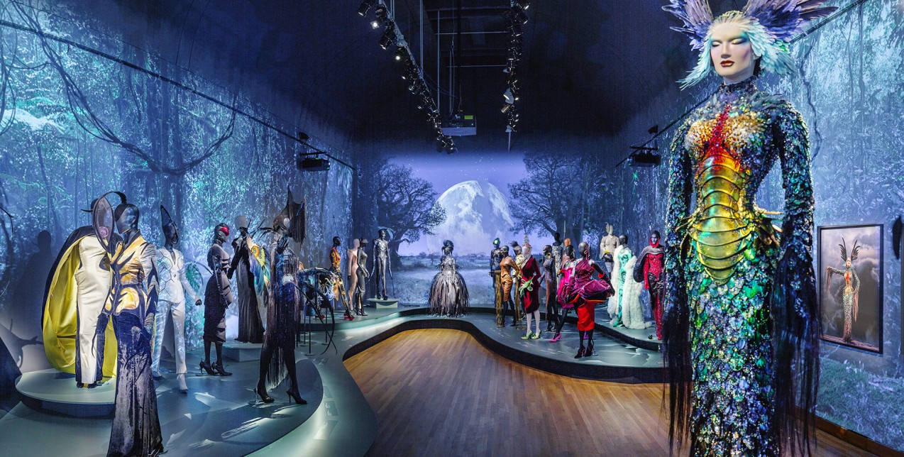 Couturissime: Η φανταστική έκθεση-ρετροσπεκτίβα για τον Thierry Mugler στο Παρίσι είναι η καλύτερη των τελευταίων χρόνων    