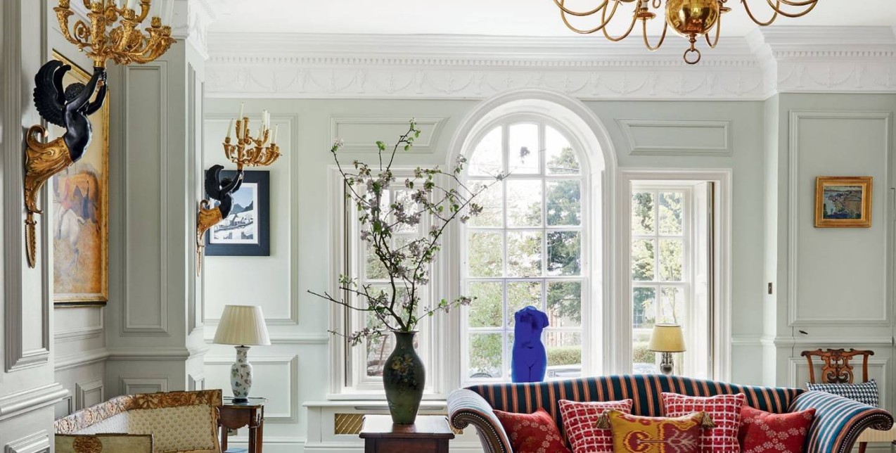 Πώς η παράδοση και ο μοντερνισμός συναντιούνται σε μια απίθανη κατοικία στην Αγγλία