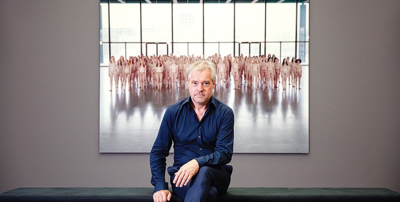 Μια αποκλειστική συνέντευξη με τον διευθυντή του Helmut Newton Foundation και επιμελητή της έκθεσης-ρετροσπεκτίβας του σπουδαίου φωτογράφου