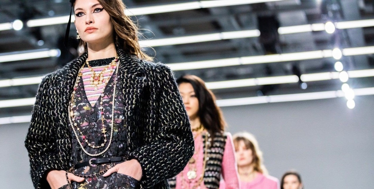 Métiers d’Art Collection: Η Virginie Viard έθεσε στο επίκεντρο τα tweed κομμάτια για τo Chanel show