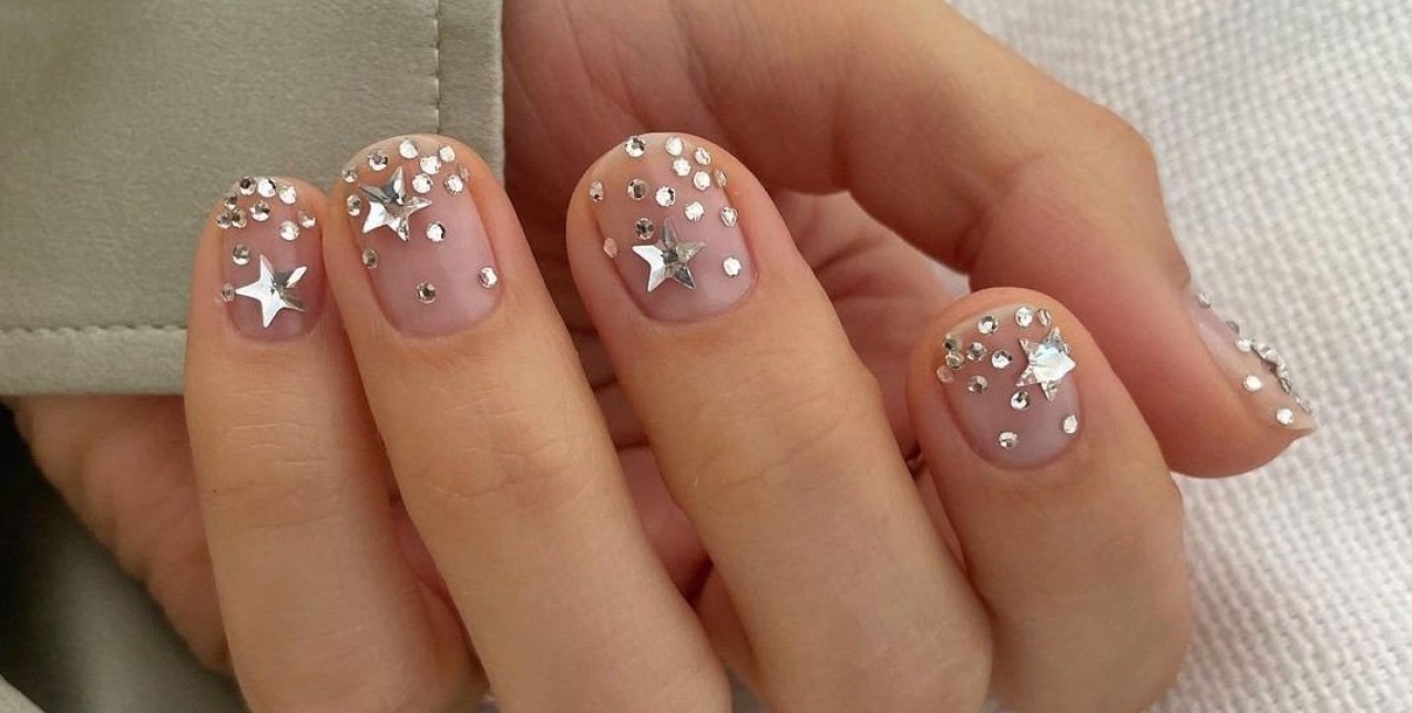 Glittery nails: Tα πιο hot σχέδια για τις εορταστικές σας εμφανίσεις 