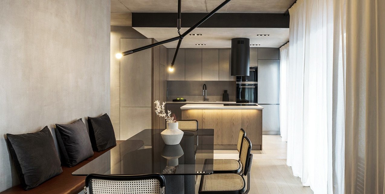 Ένα υπερσύγχρονο διαμέρισμα στη Θεσσαλονίκη σε γήινους τόνους  
