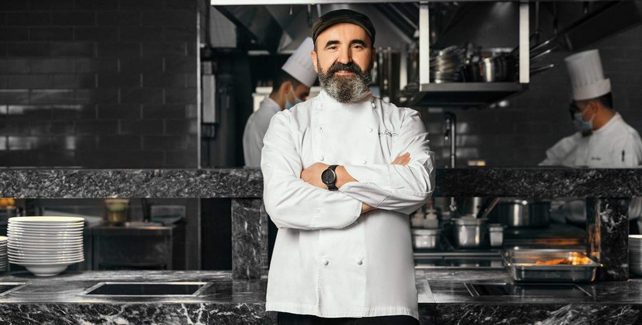 Στο ραντεβού με τον executive chef του Makedonia Palace, Σωτήρη Ευαγγέλου, ανακαλύψαμε την αλήθεια μέσα στην απλότητά του