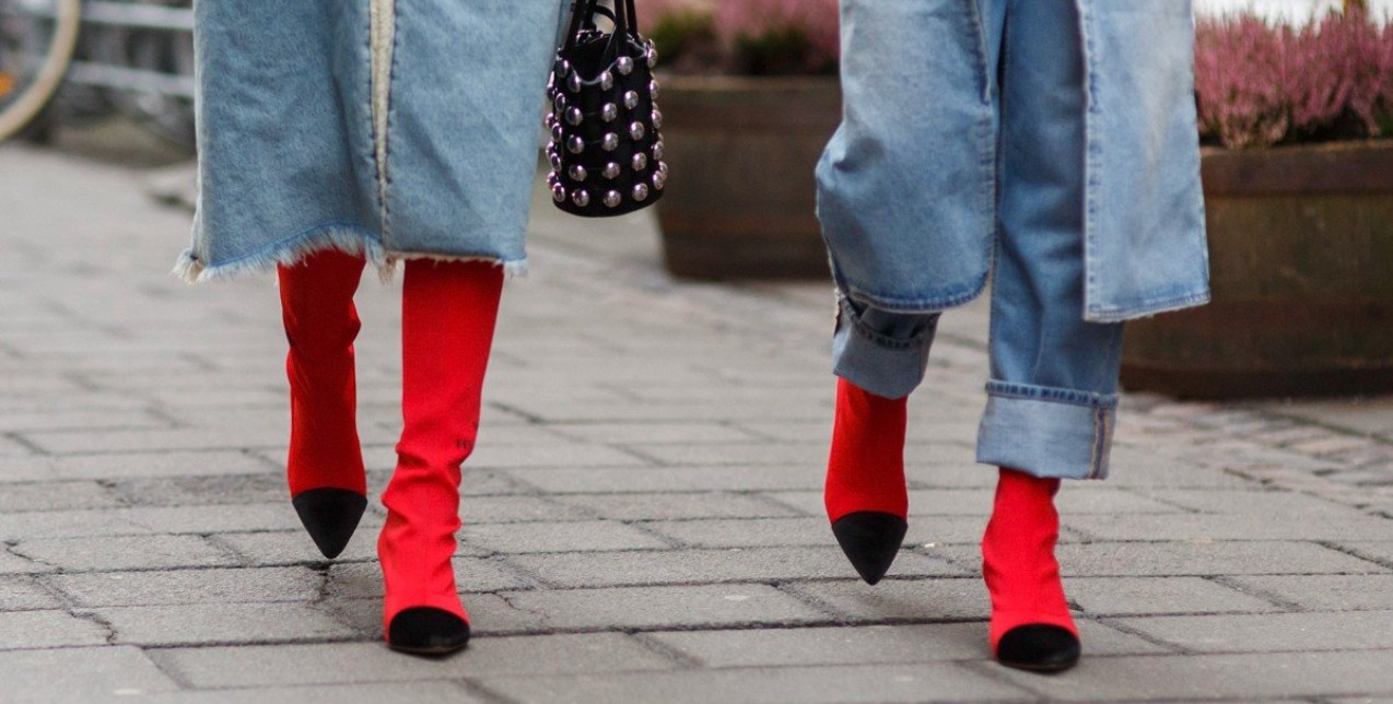 Τα πιο stylish Christmassy σύνολα που μπορείτε να δημιουργήσετε με το τζιν παντελόνι σας 