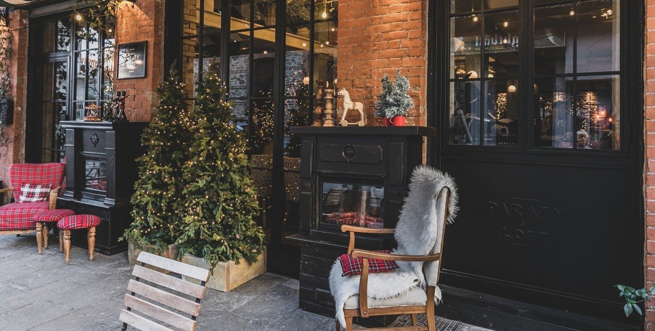 To bar που κρατάει τα σκήπτρα του πιο ατμοσφαιρικού σκηνικού στο κέντρο της πόλης  