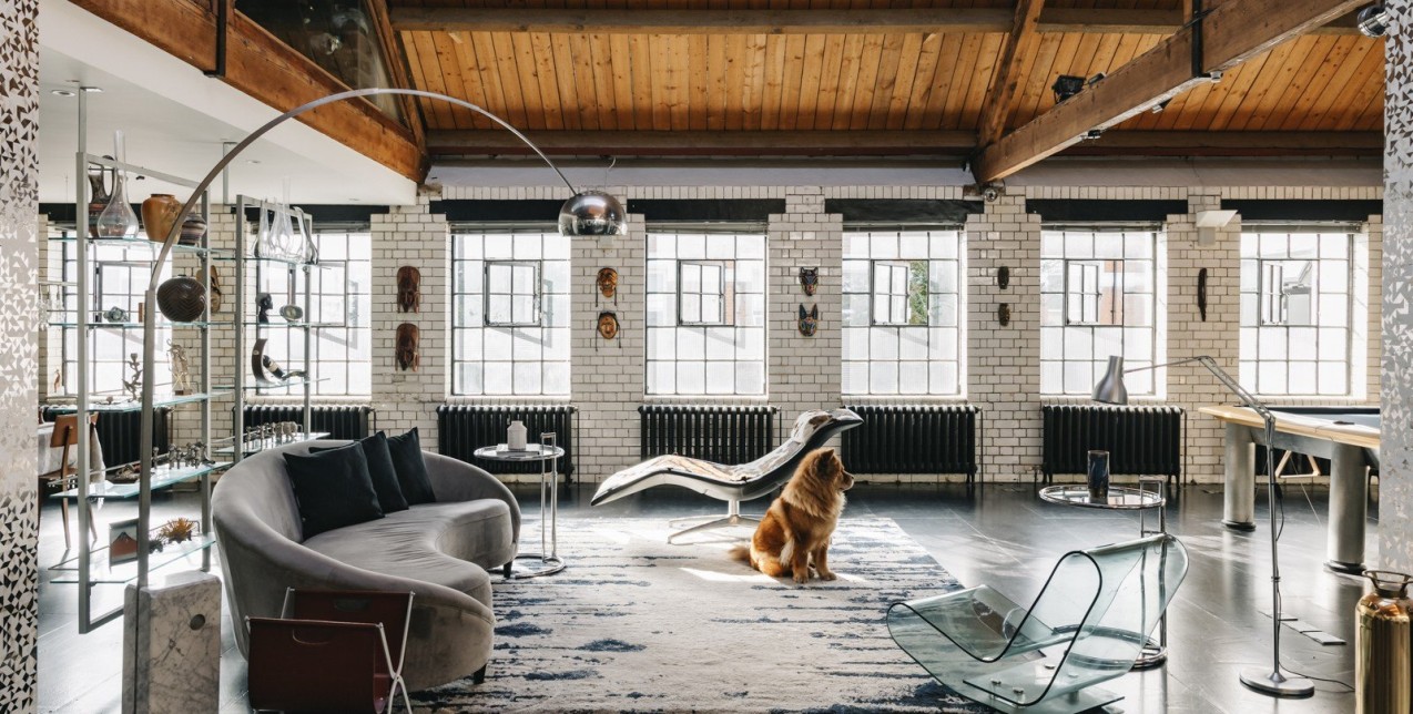Πώς μια παλιά αποθήκη στο Λονδίνο μετατράπηκε σε ένα high design approved loft
