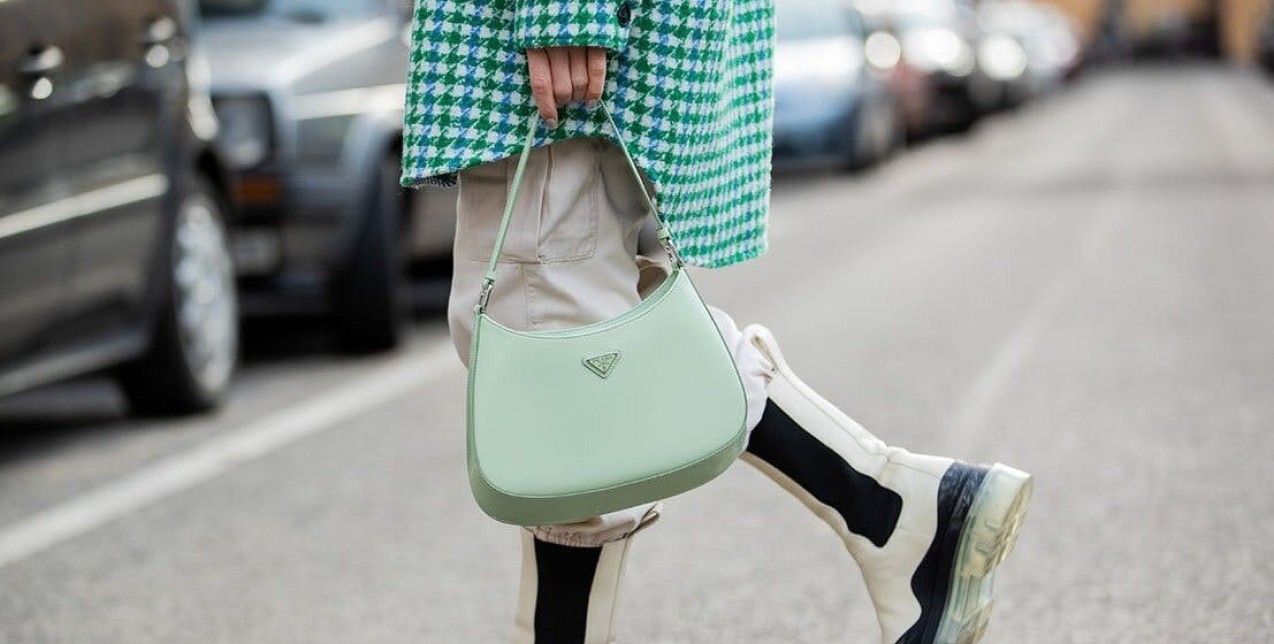 Bright bags: Οι προτάσεις που θα κρατάμε χωρίς σταματημό 