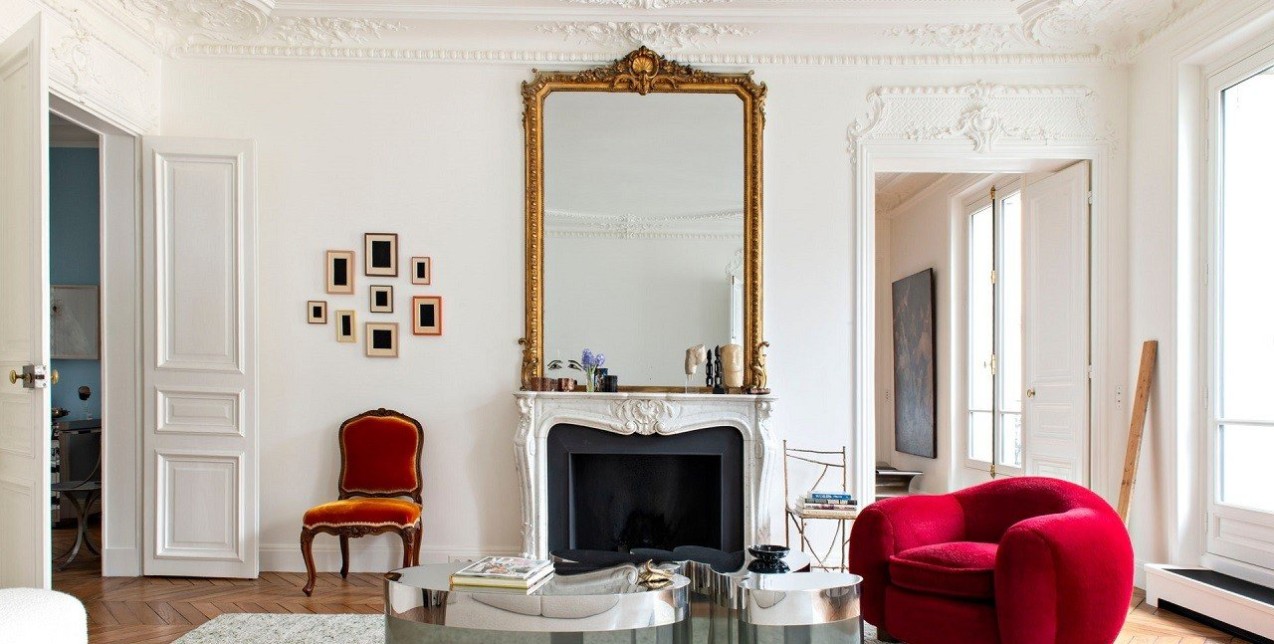 Ένα παριζιάνικο διαμέρισμα αναδεικνύει με τον πιο σύγχρονο τρόπο την κομψή αρχιτεκτονική