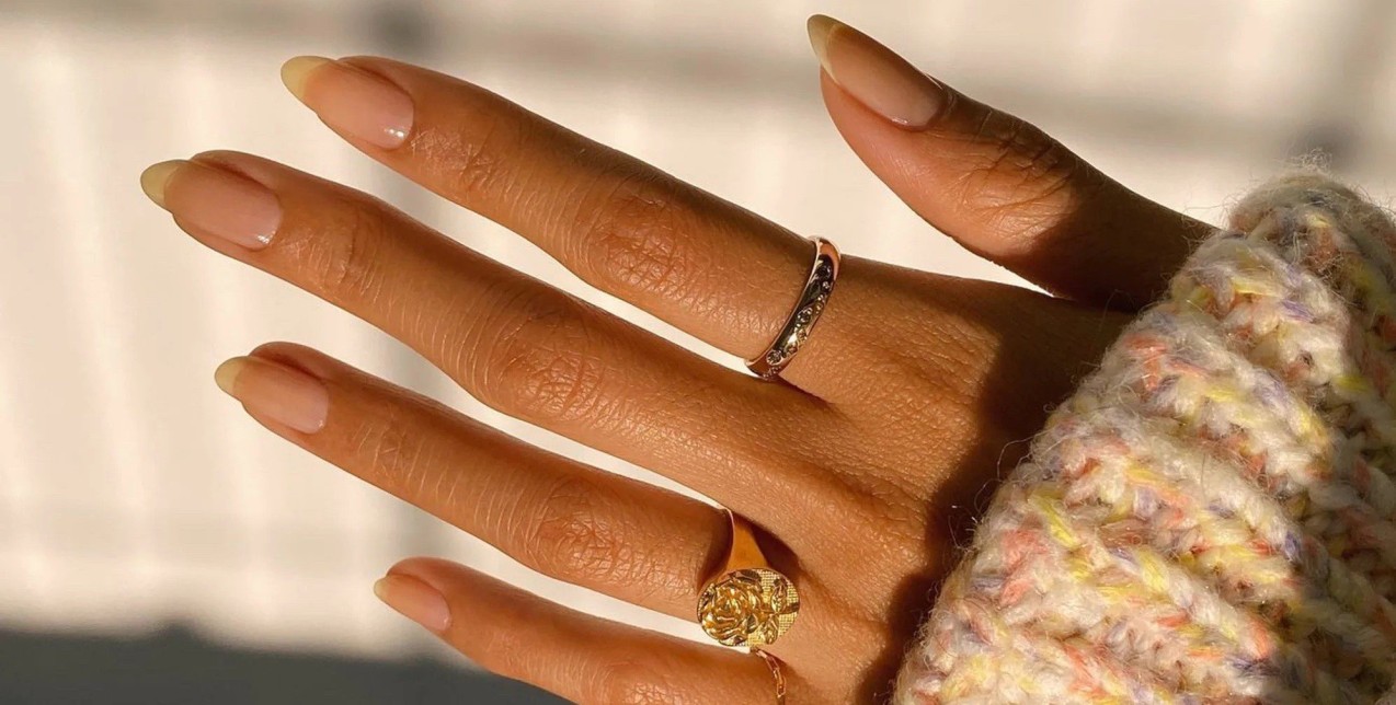Πώς ένα βαρετό nail trend έγινε η καλύτερη πρόταση για το 2022 στα νύχια 