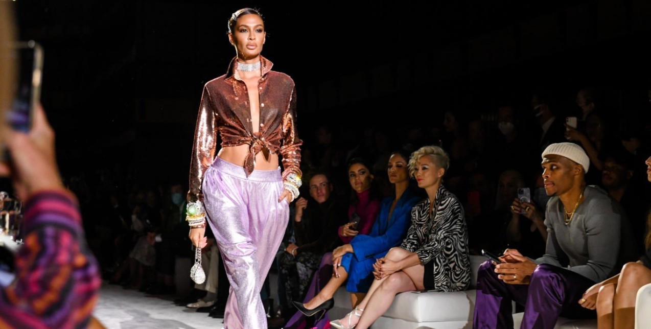 Τα παντελόνια που θα φοράμε την Άνοιξη σύμφωνα με τις SS22 πασαρέλες 