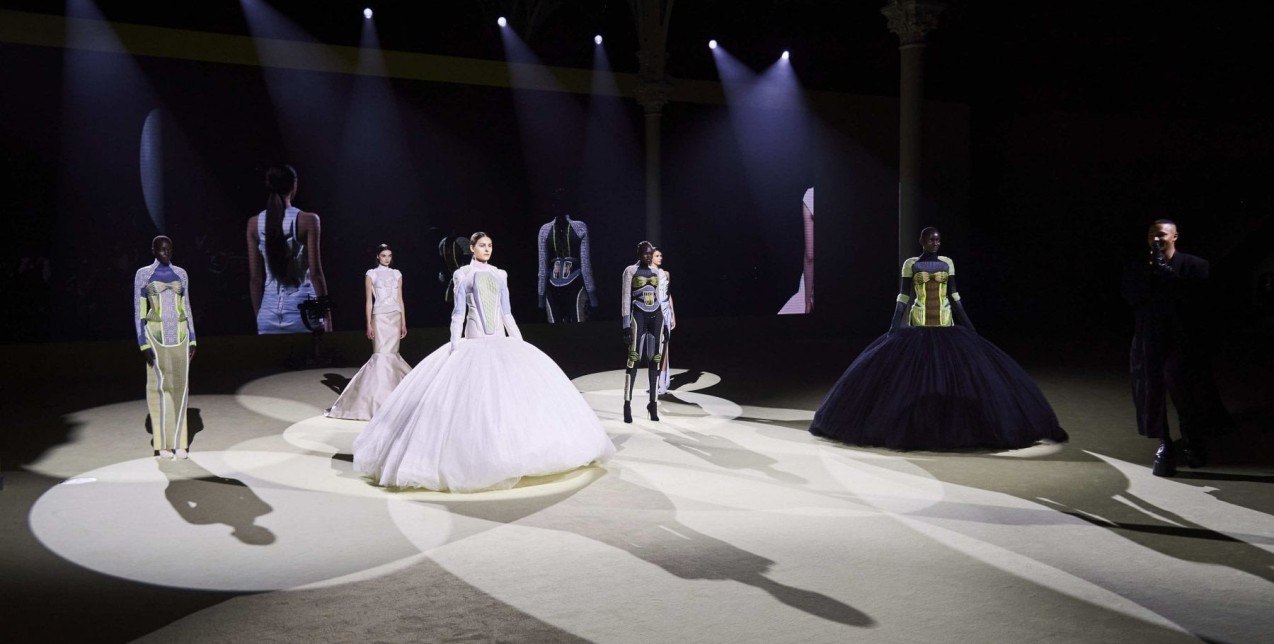PFW: Το ηχηρό "statement" του Olivier Rousteing για την εμπόλεμη κατάσταση 
