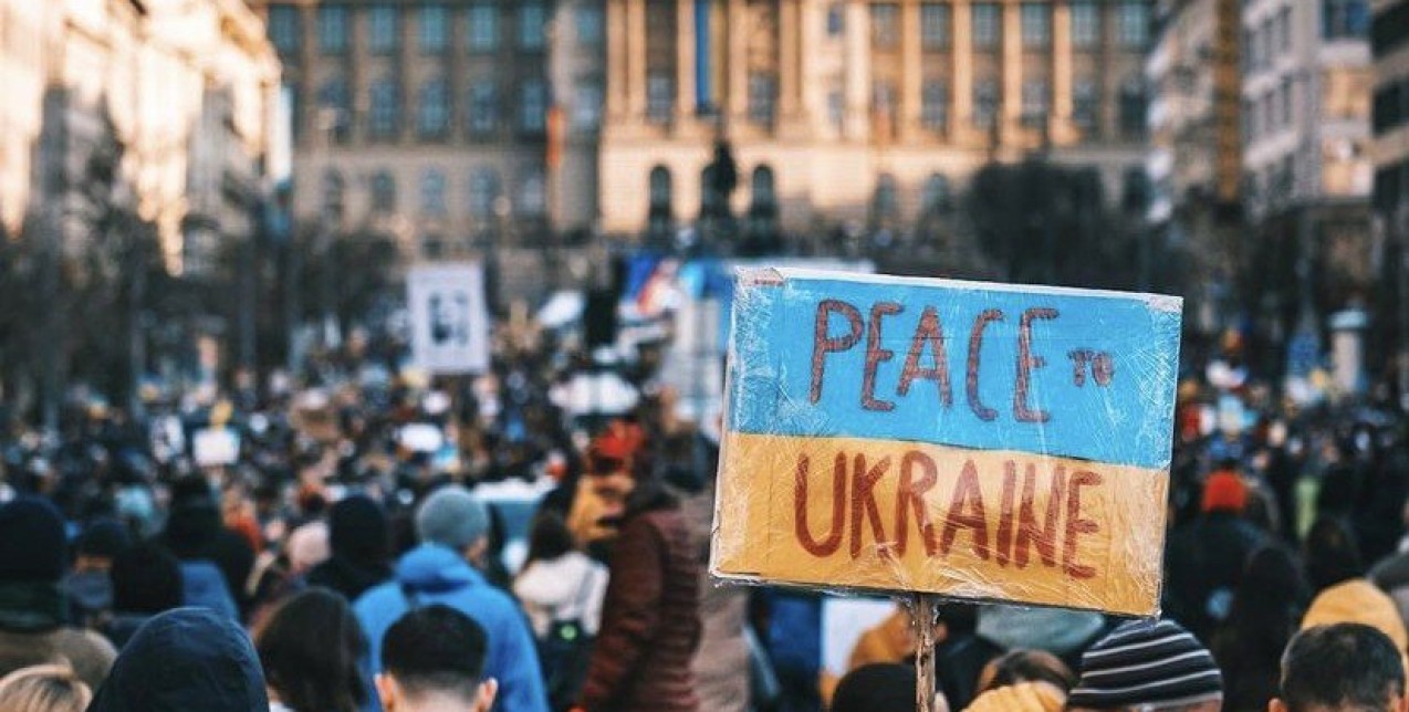 Η Ελλάδα θρηνεί τα πρώτα της θύματα, ο Putin δεν αλλάζει στάση κι η Ουκρανία αντιστέκεται