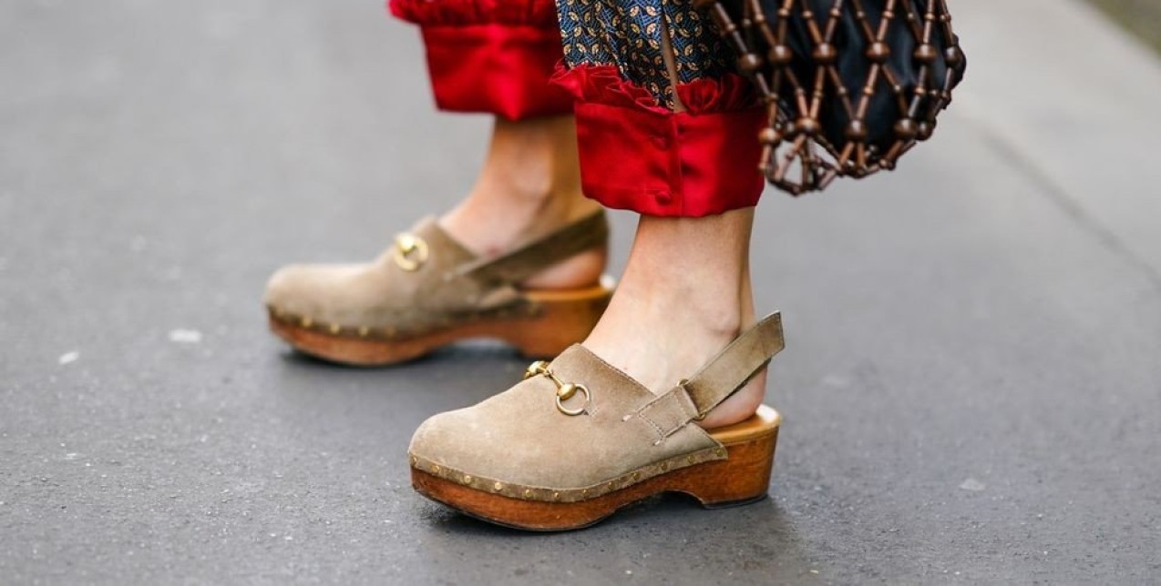 Clogs: Τα παπούτσια που θα αντικαταστήσουν τα sneakers σας τη νέα σεζόν 