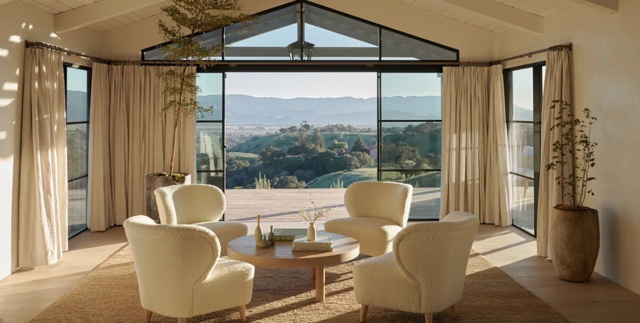 Μια breathtaking κατοικία στην California μετατρέπεται σε «παράδεισο» γήινων χρωμάτων