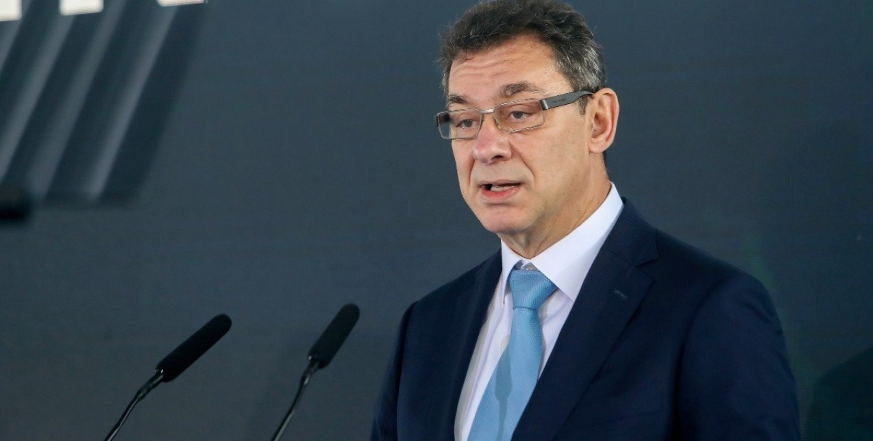 Άλμπερτ Μπουρλά: Το νέο βιβλίο, η μάχη με τον χρόνο κι οι εννιά μήνες που άλλαξαν τον κόσμο