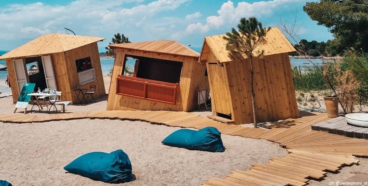 Η νέα καλοκαιρινή «επέμβαση» των designers CTRLZAK στη Χαλκιδική στέλνει ένα ηχηρό μήνυμα