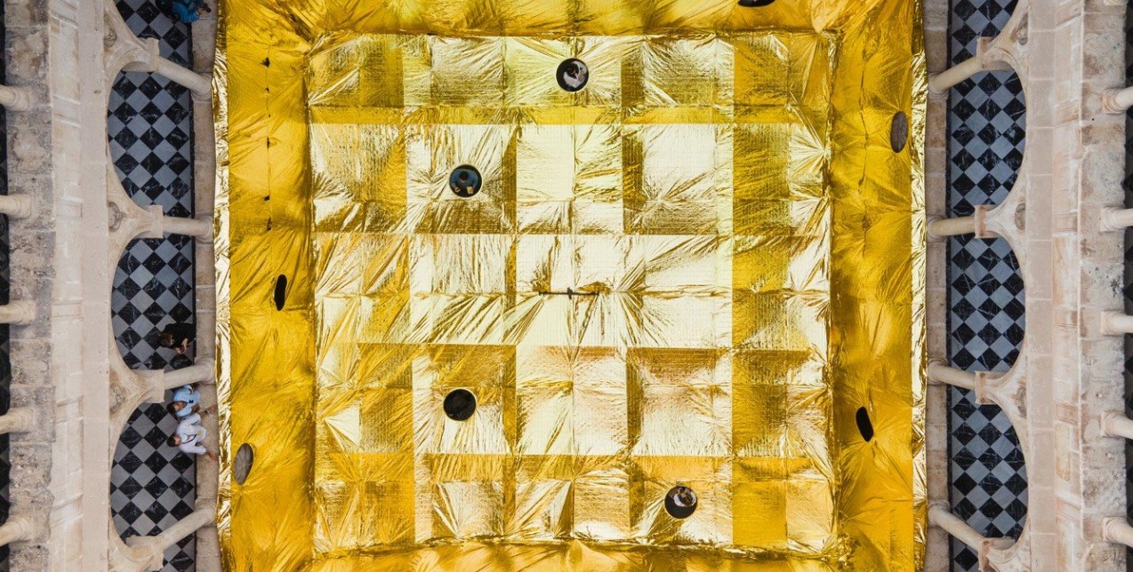 Gold Tigger: Ένα από τα πιο διάσημα μοναστήρια του 16ου αιώνα στην Ισπανία καλύφθηκε από ένα ολόχρυσο installation 