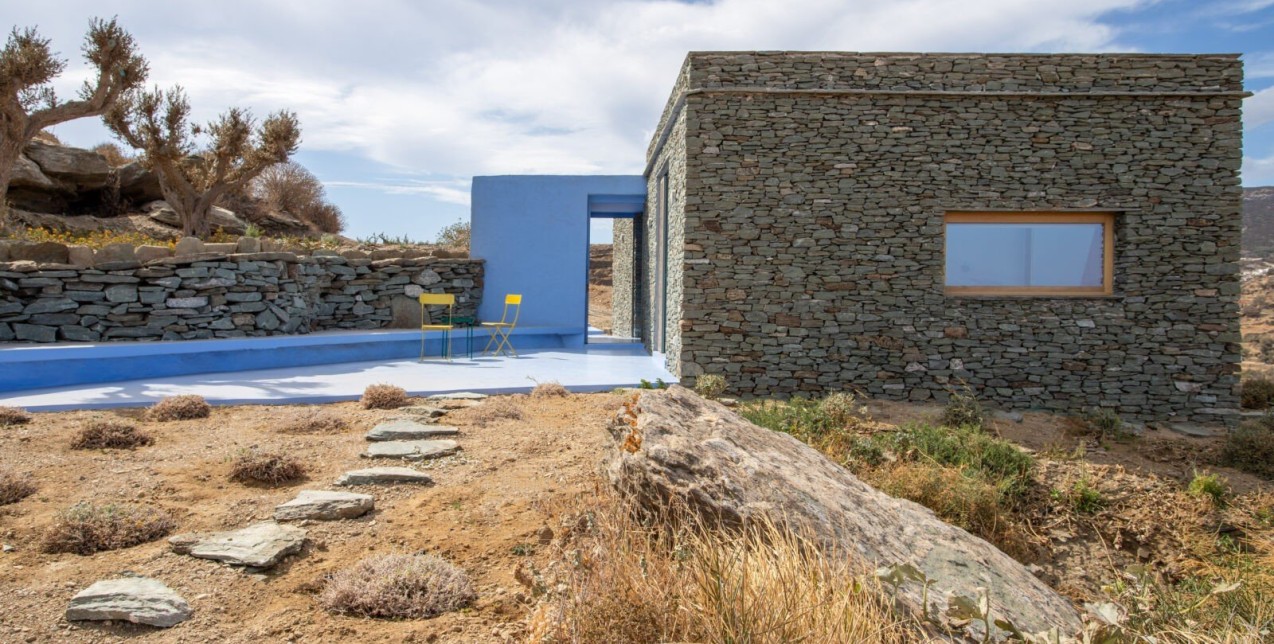 Αποδράστε σε μια νησιώτικη κατοικία στη Σίφνο που κάνει την ανατροπή 