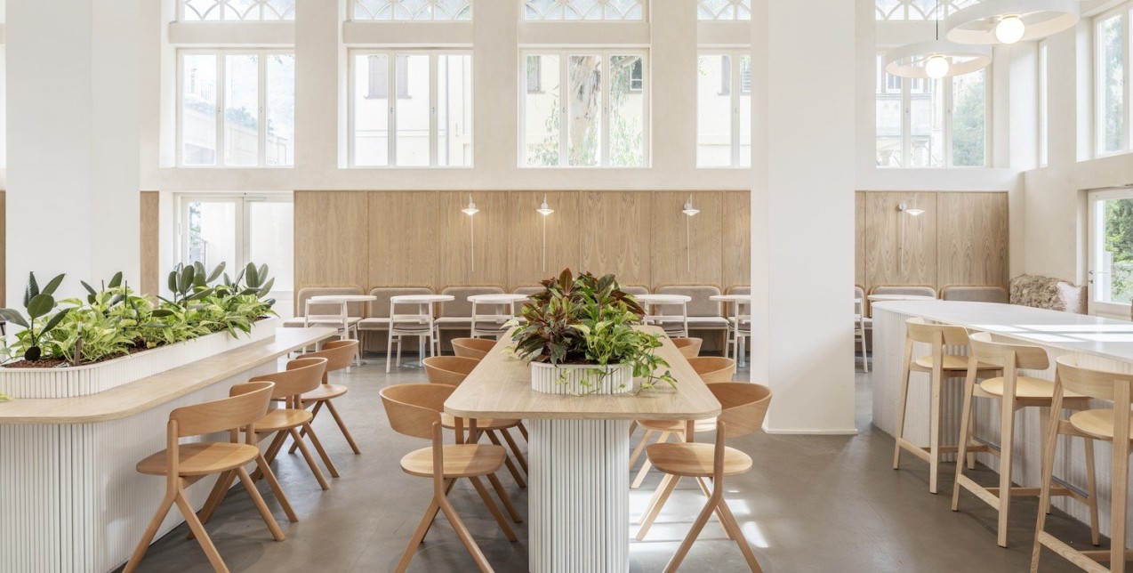 Ένα αρχιτεκτονικό γραφείο στο Tel Aviv αποκαλύπτει μια άλλη πλευρά του μινιμαλισμού