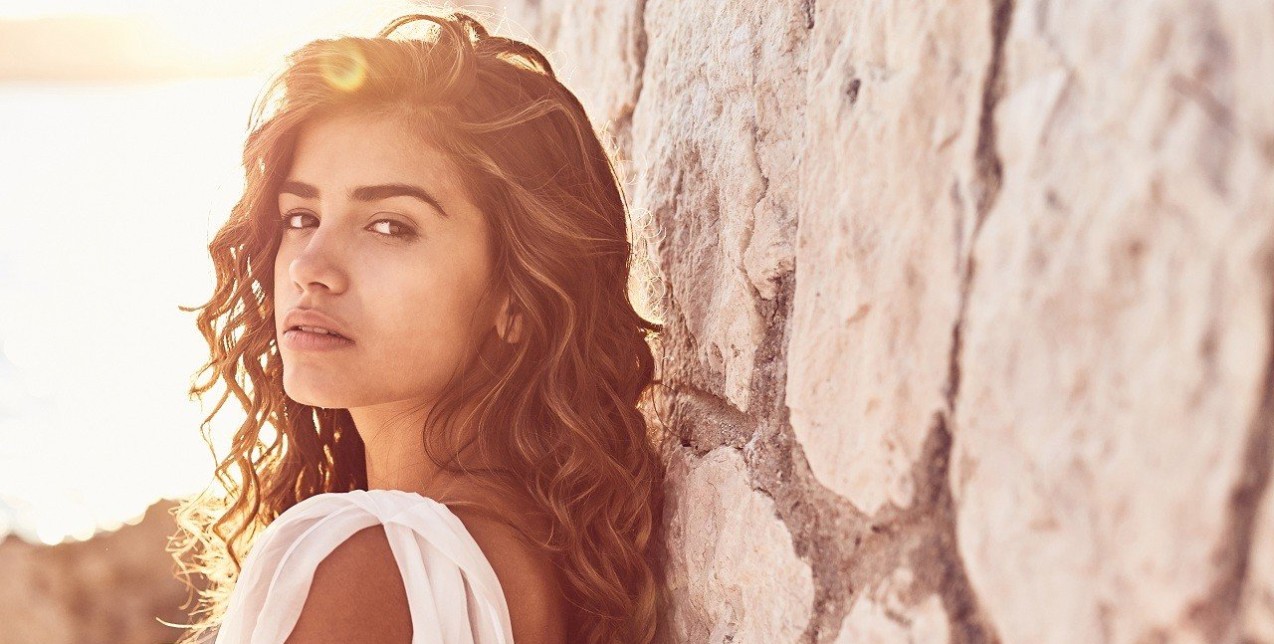 Beach waves: Πώς θα πετύχετε βήμα-βήμα αυτό το υπέροχο look 