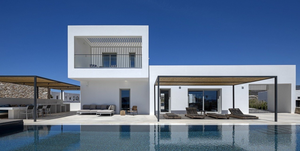 Μια μοντέρνα νησιώτικη κατοικία στην Πάρο είναι ο «παράδεισος» όπου θα θέλαμε να βρισκόμαστε τώρα